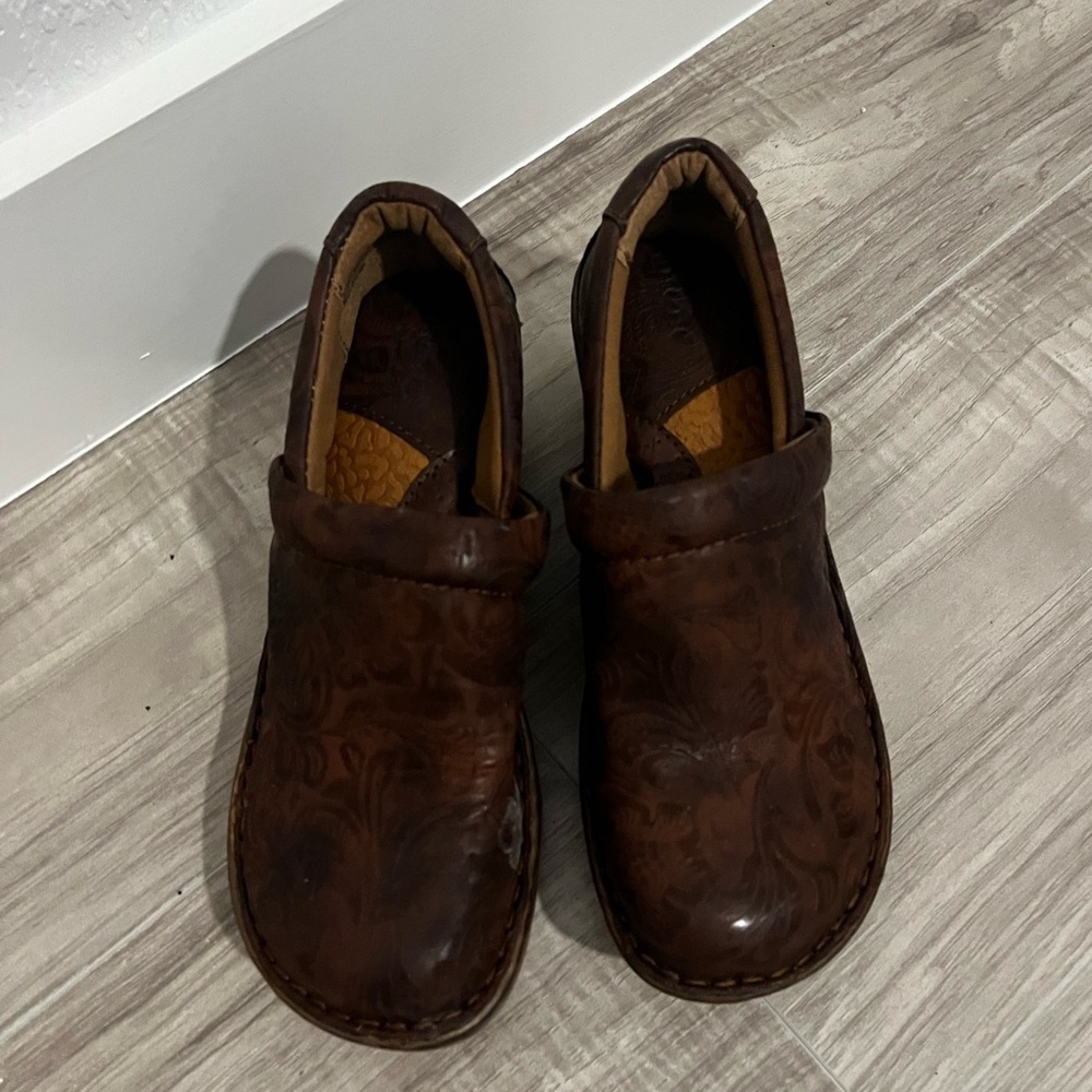 boc Brown Leather Clogs